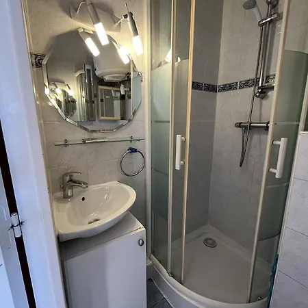 Apartment 2 Pers Avec Terrasse Et Piscine Au Cap D'agde - Fr-1-249a-25 Agde